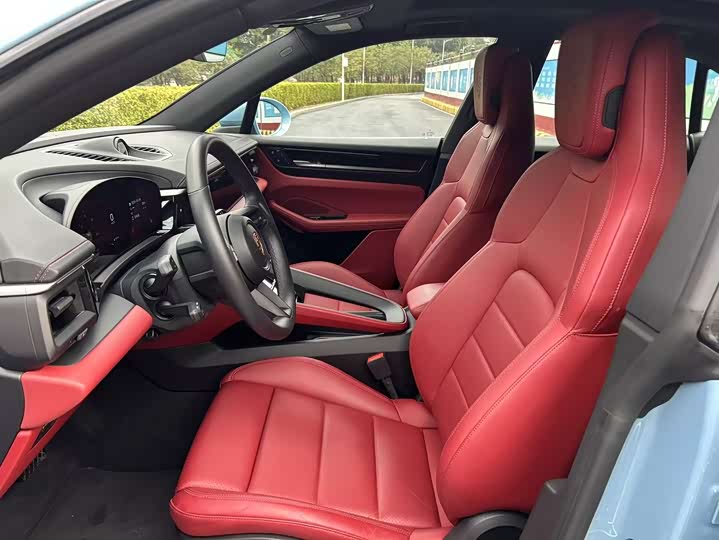 Фото 6 - Porsche Macan EV