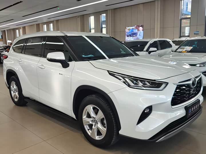 Фото 1 - Toyota Highlander