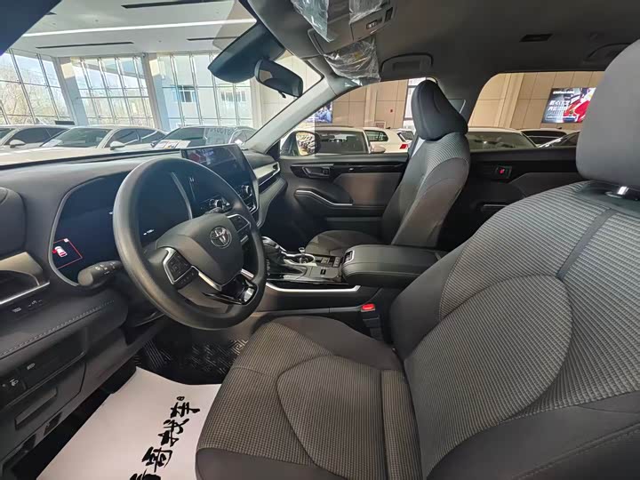 Фото 8 - Toyota Highlander