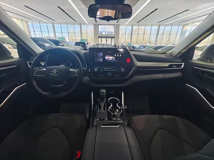 Фото 9 - Toyota Highlander