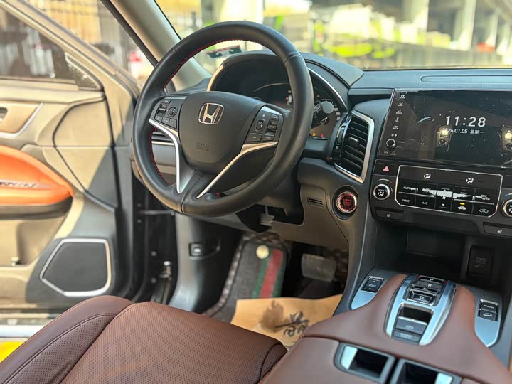 Фото 8 - Honda Avancier