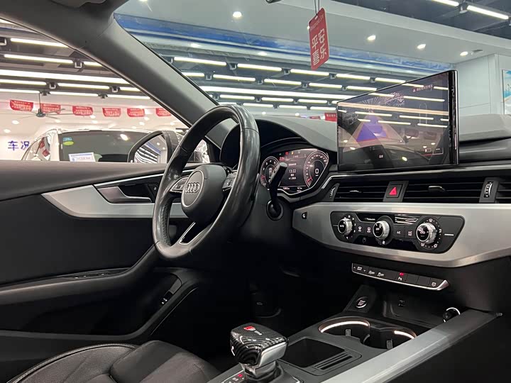 Фото 8 - Audi A4L