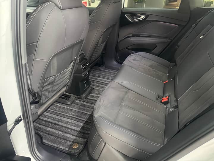 Фото 8 - Audi Q4 e-tron