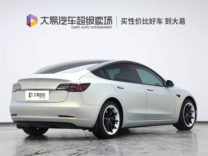 Фото 3 - Tesla Model 3