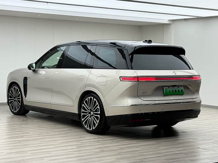 Фото 9 - Nio ES8