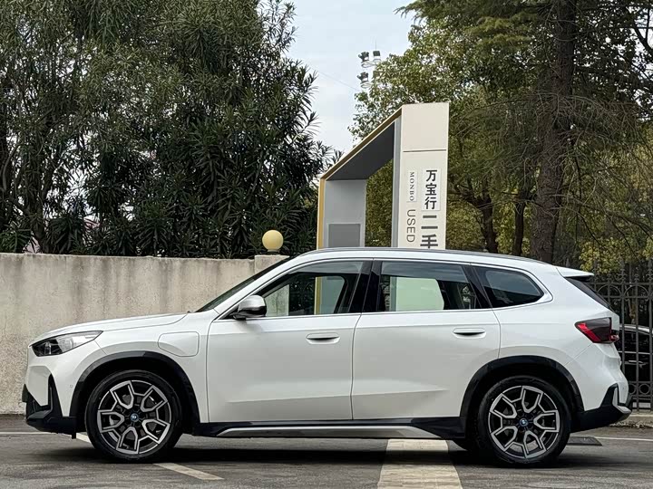 Фото 2 - BMW iX1