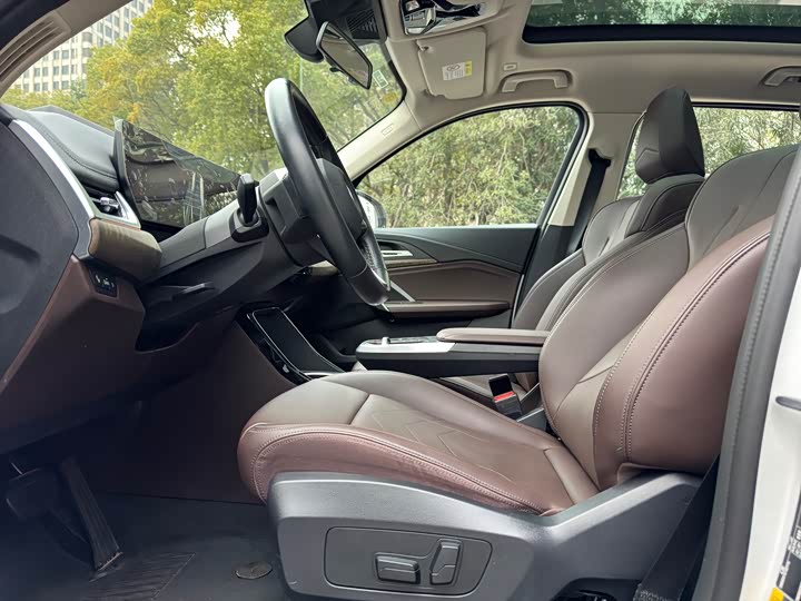 Фото 8 - BMW iX1