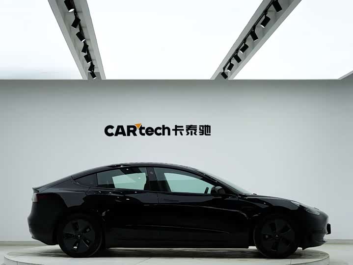 Фото 2 - Tesla Model 3