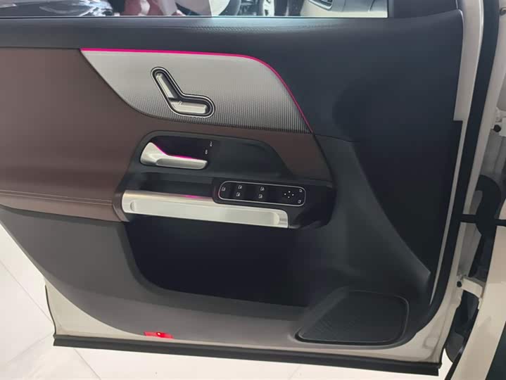 Фото 7 - Mercedes-Benz GLB-Class