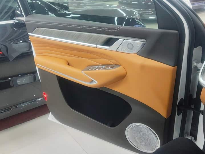 Фото 7 - Tank 500 Hybrid