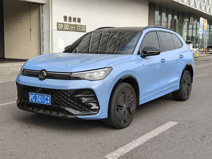 Фото 1 - Volkswagen Tiguan L Pro