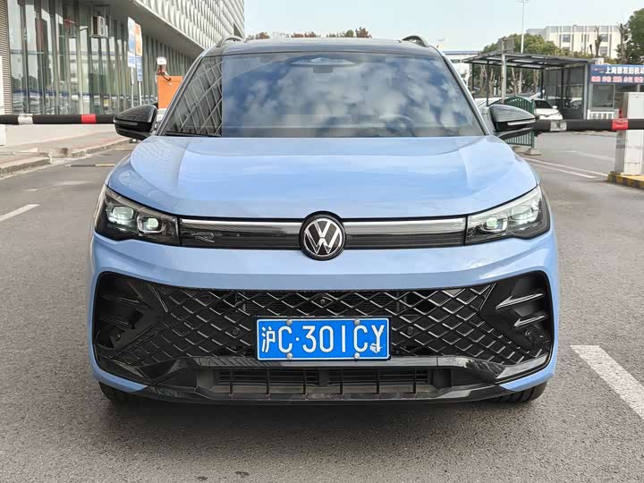 Фото 2 - Volkswagen Tiguan L Pro