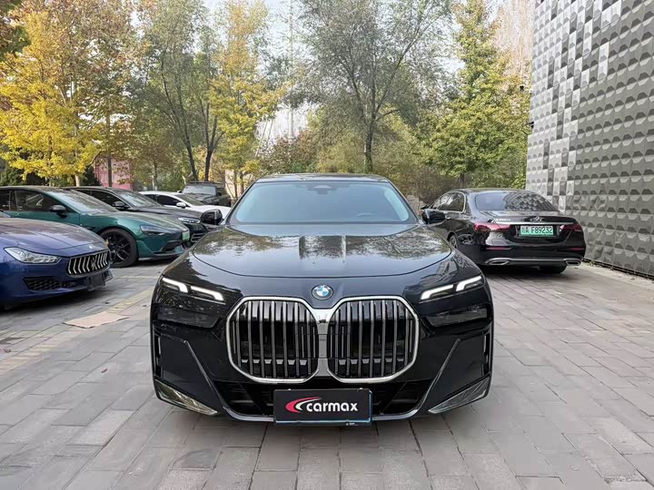 Фото 2 - BMW 7 Series