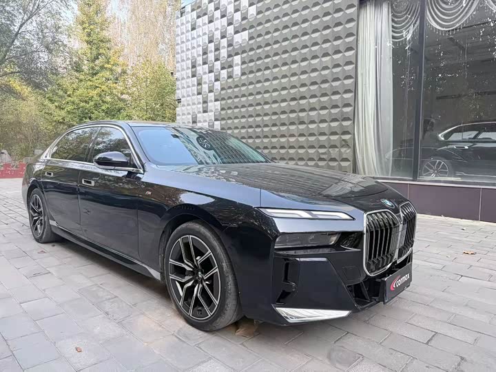 Фото 3 - BMW 7 Series