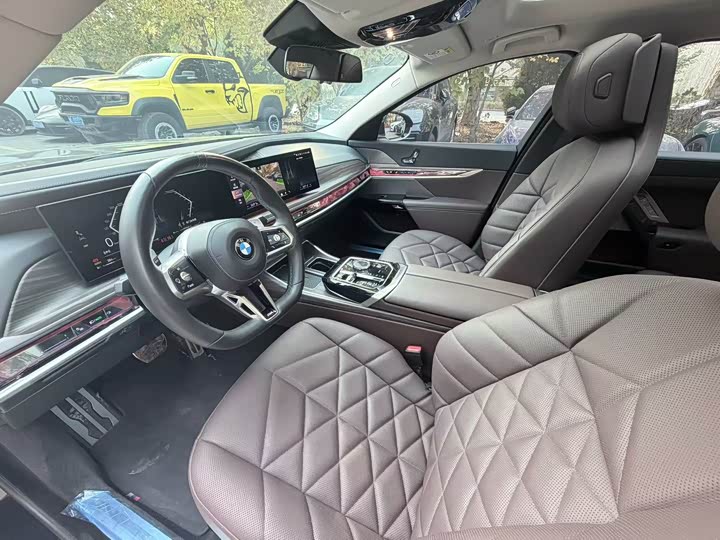 Фото 4 - BMW 7 Series