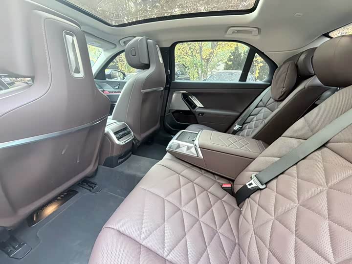 Фото 5 - BMW 7 Series