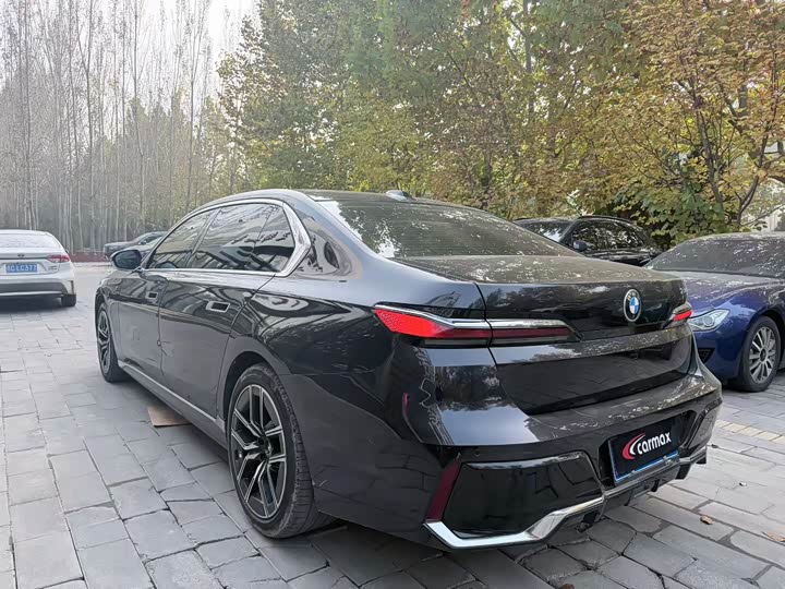 Фото 8 - BMW 7 Series