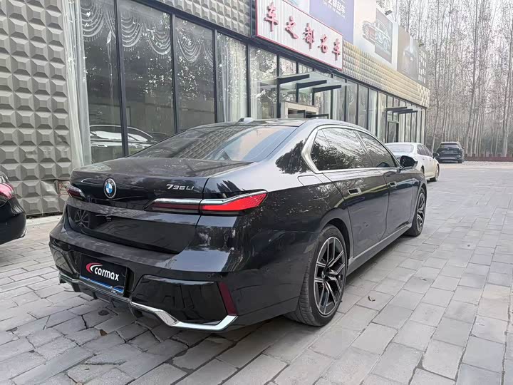 Фото 9 - BMW 7 Series