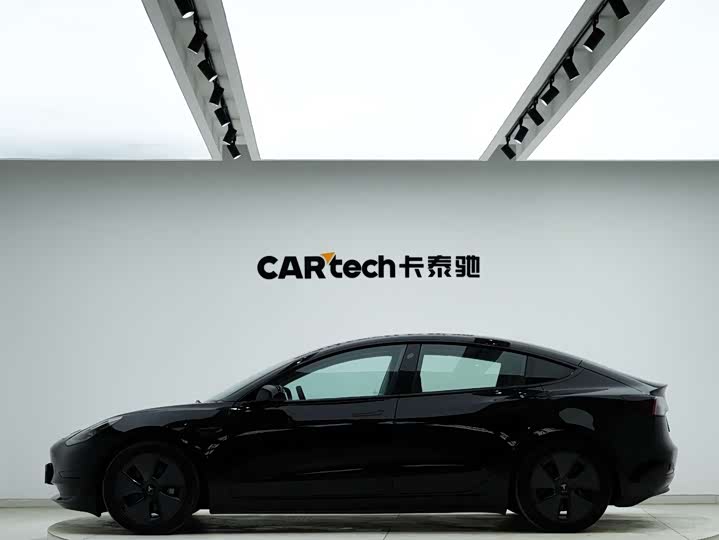 Фото 2 - Tesla Model 3