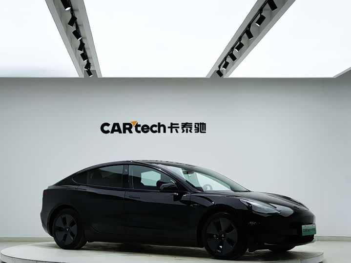 Фото 3 - Tesla Model 3