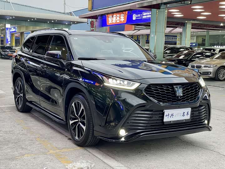 Фото 3 - Toyota Crown Kluger