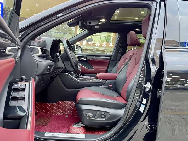 Фото 4 - Toyota Crown Kluger