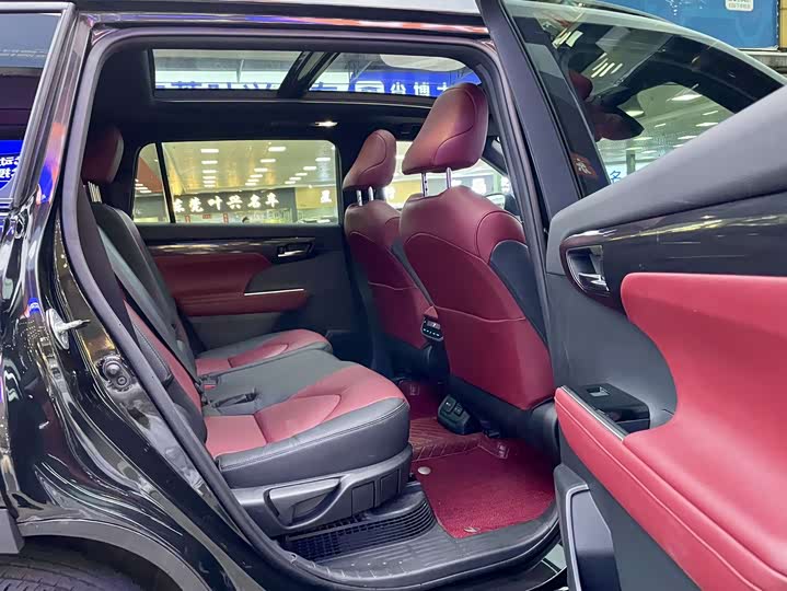 Фото 8 - Toyota Crown Kluger