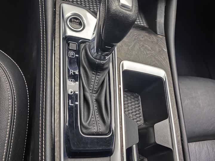 Фото 9 - Nissan Teana