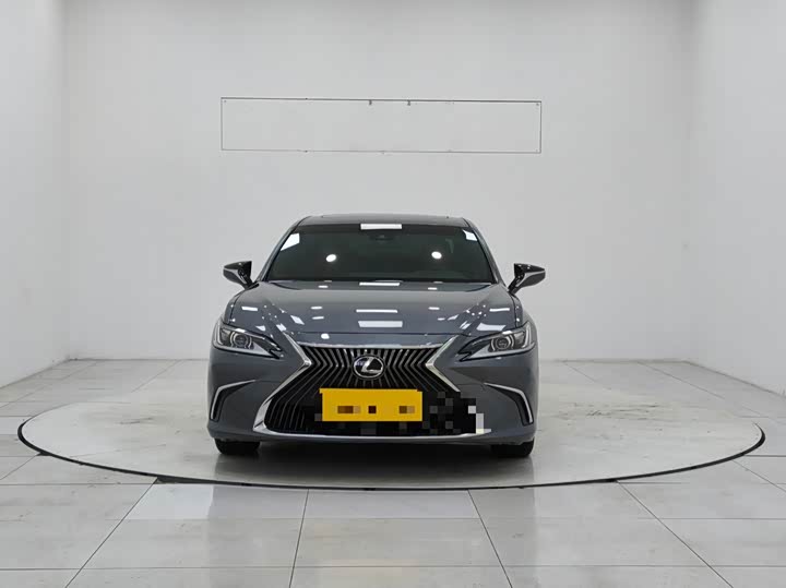 Фото 2 - Lexus ES