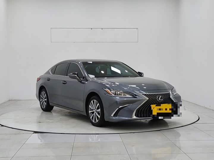 Фото 3 - Lexus ES