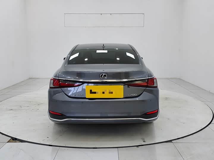 Фото 4 - Lexus ES