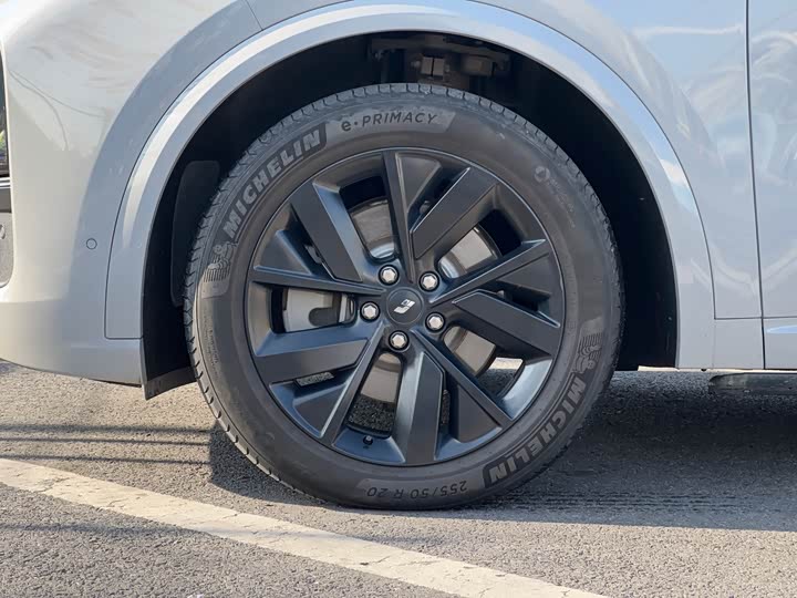 Фото 8 - LiXiang L8