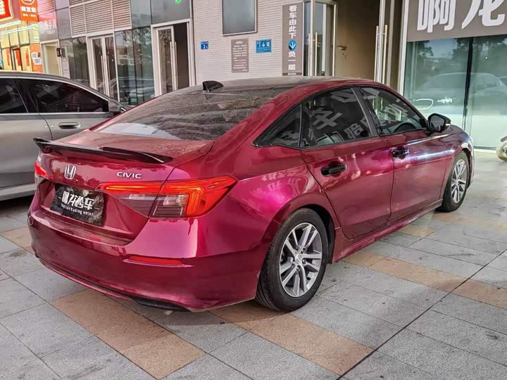 Фото 8 - Honda Civic