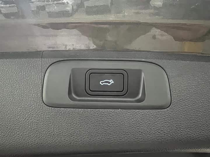 Фото 8 - Geely Coolray