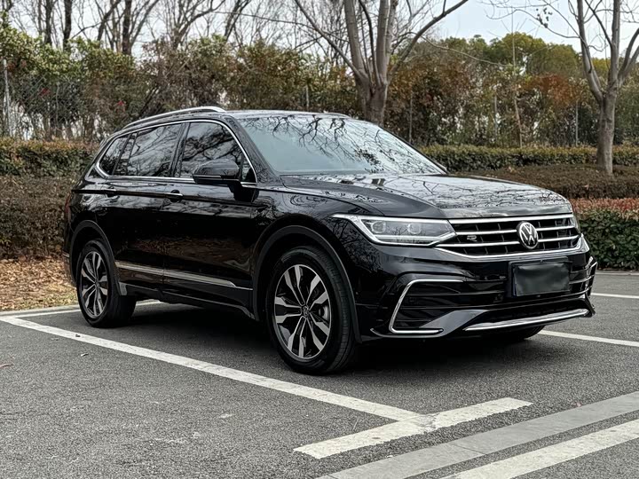 Фото 3 - Volkswagen Tiguan L Pro
