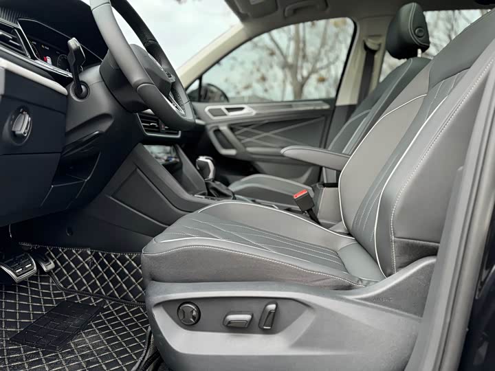 Фото 4 - Volkswagen Tiguan L Pro