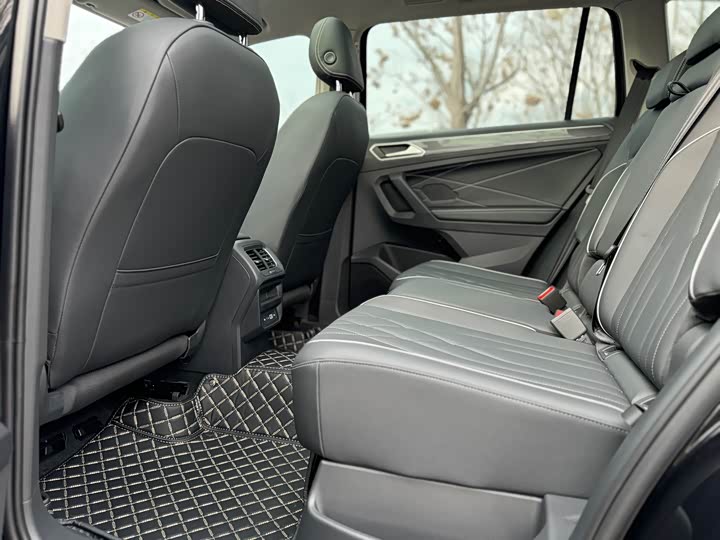 Фото 9 - Volkswagen Tiguan L Pro