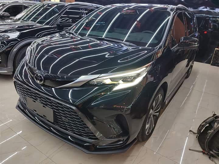 Фото 2 - Toyota Granvia