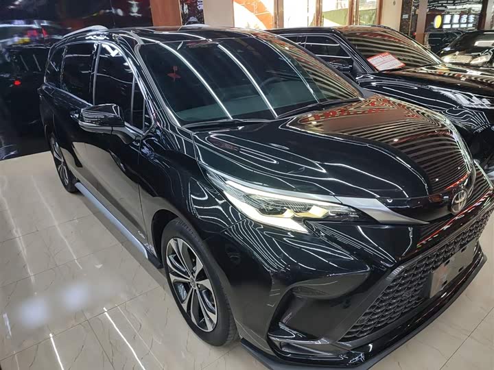 Фото 4 - Toyota Granvia