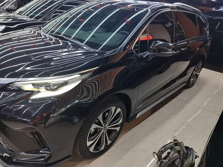 Фото 5 - Toyota Granvia