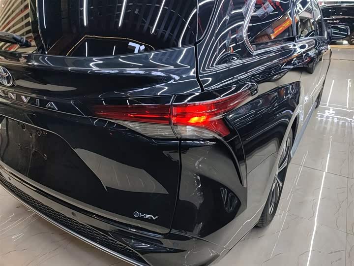 Фото 8 - Toyota Granvia