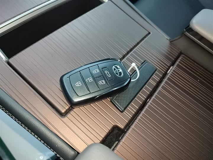 Фото 9 - Toyota Granvia