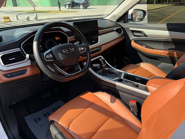 Фото 7 - Geely Vision X6