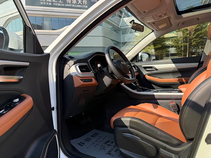 Фото 8 - Geely Vision X6