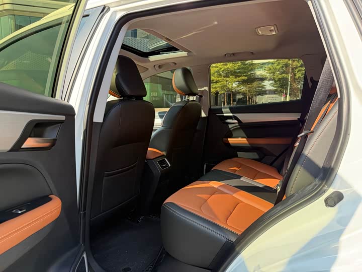 Фото 9 - Geely Vision X6