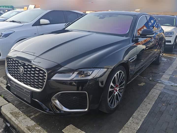 Фото 1 - Jaguar XF L