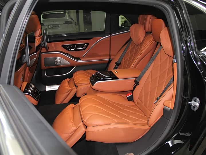 Фото 9 - Mercedes-Benz Maybach S-Class