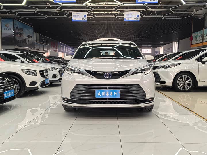 Фото 1 - Toyota Sienna