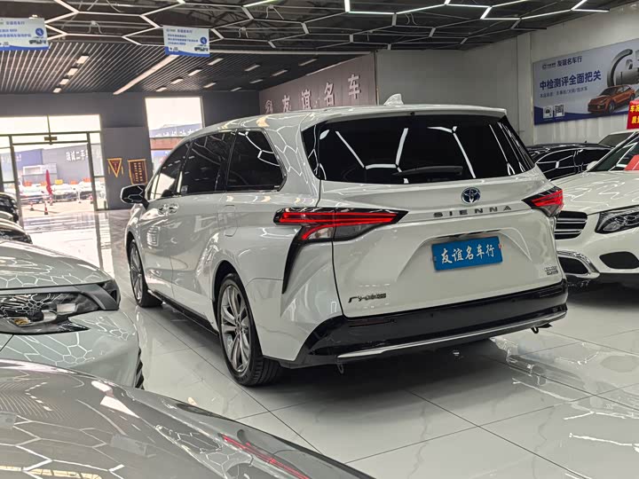 Фото 3 - Toyota Sienna