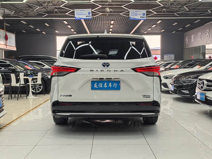 Фото 4 - Toyota Sienna